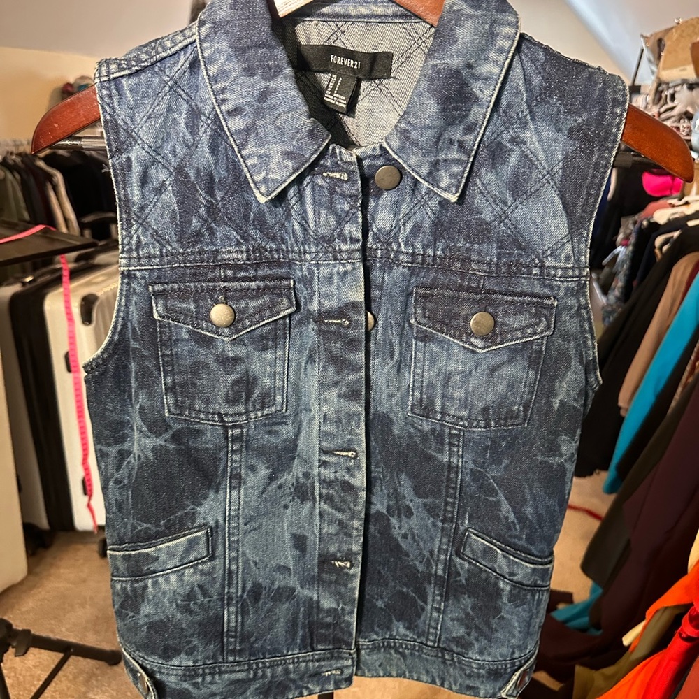 SOLD Forever 21 Acid Wash Sleeveless Denim Vest - Size Small
